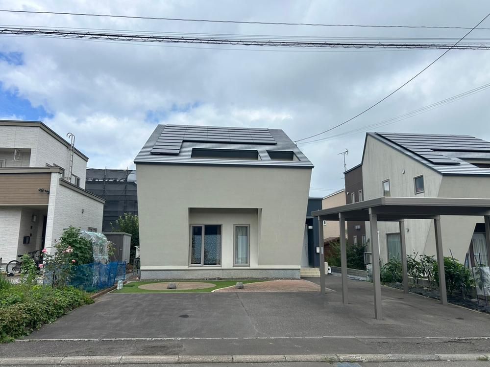 4LDK Detached House with Solar Panels in Kitahiroshima - Image 1