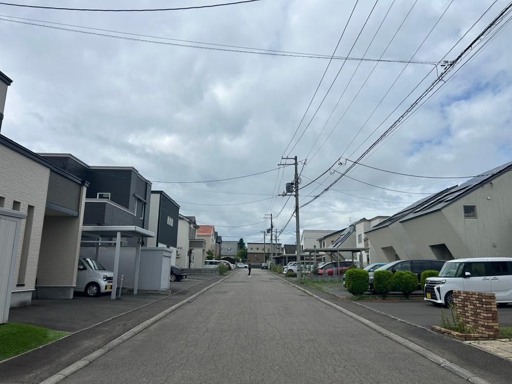 4LDK Detached House with Solar Panels in Kitahiroshima - Thumbnail 2
