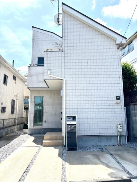 3LDK Detached House for Sale in Kami-Saginomiya, Nakano, Tokyo - Thumbnail 2