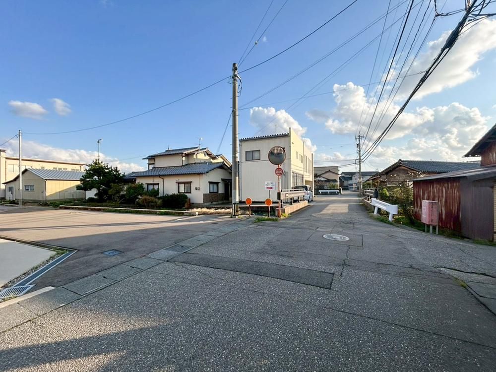 3LDK Single-Story Home in Hakusan with Panoramic Views - Image 1