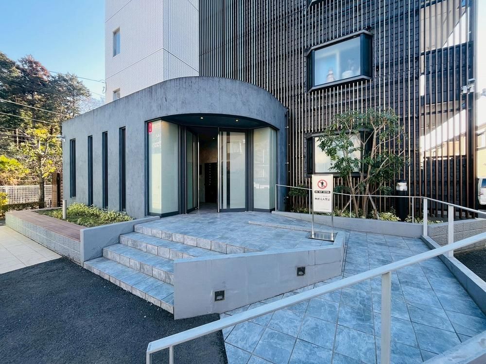 2LDK Renovated Apartment Near Chuo-Rinkan Station, Yamato - Thumbnail 3