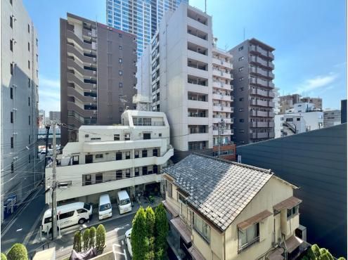 Clavia Minami-Azabu 1LDK Apartment for Sale in Minato, Tokyo - Thumbnail 3