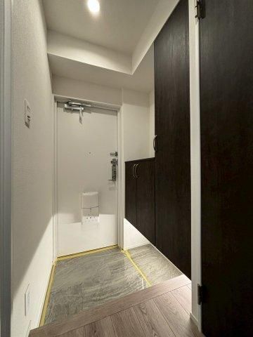 Newly Renovated 2LDK Apartment in Nishi-Shinjuku, Tokyo - Thumbnail 2