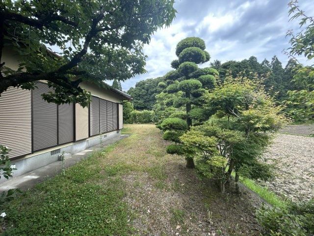 Spacious 3LDK Pre-owned House with Large Garden in Kosa Town, Kumamoto - Thumbnail 3