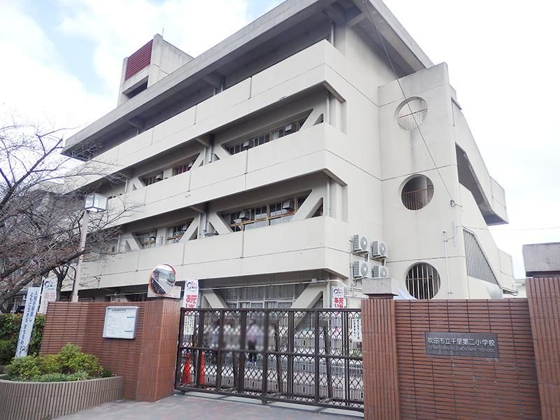 Central Senriyama Higashi 2LDK Apartment for Sale in Suita - Thumbnail 4
