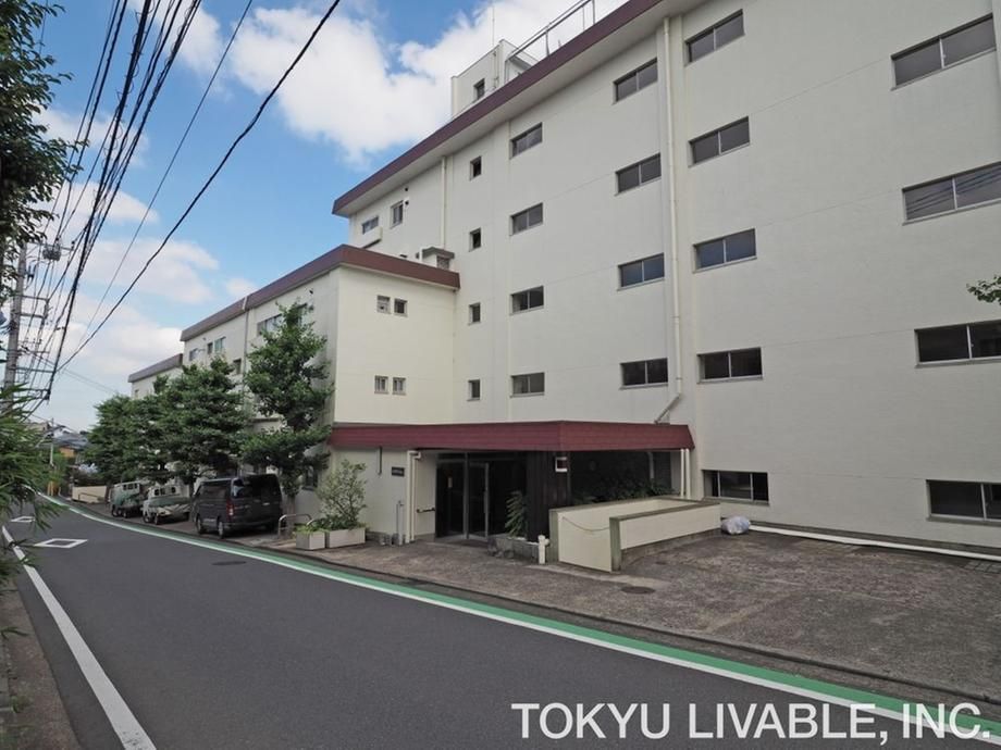 Renovated 3LDK Apartment with Garden Near Yokohama Station - Thumbnail 2
