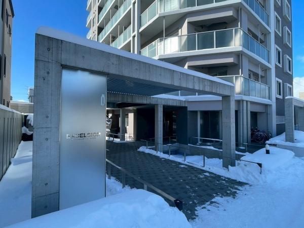 4LDK Apartment for Sale in Sapporo Shiraishi Ward - 101m2 - Thumbnail 2