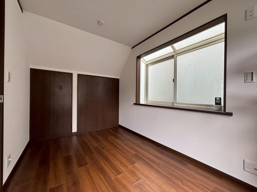 2LDK House for Sale in Shirokanedai, Minato-ku, Tokyo - Thumbnail 3