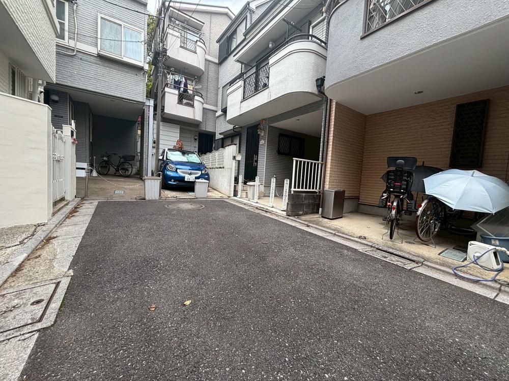 2LDK House for Sale in Shirokanedai, Minato-ku, Tokyo - Thumbnail 2