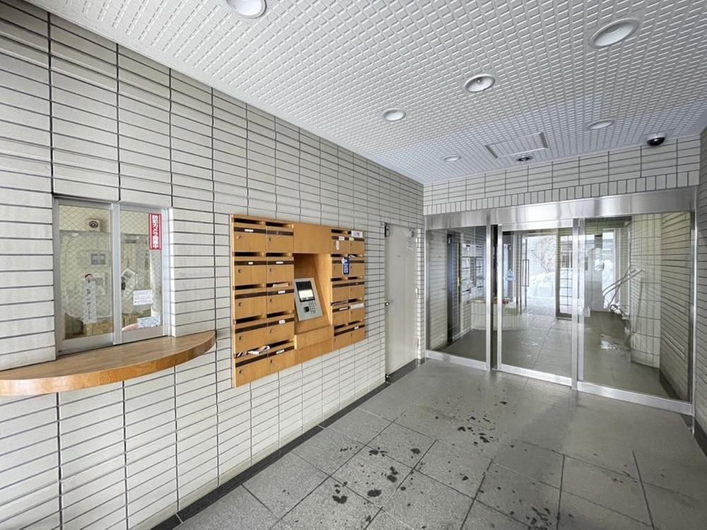 Renovated 4LDK Apartment in Sapporo Shiroishi 94m² - Thumbnail 2