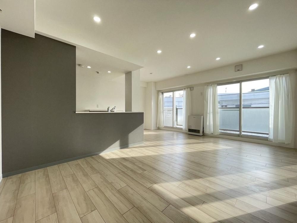 Renovated 4LDK Apartment in Sapporo Shiroishi 94m² - Thumbnail 3
