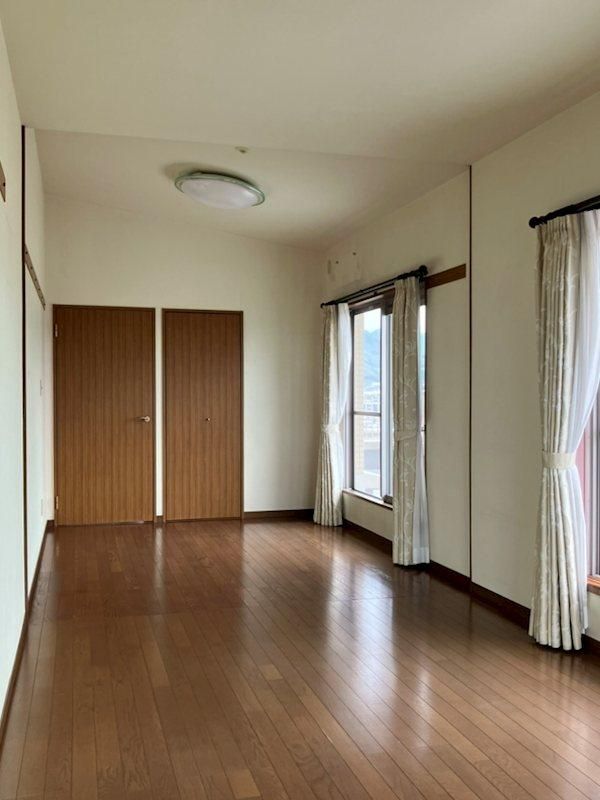 3LDK Apartment for Sale in Shimizu, Shizuoka - 114 sqm - Thumbnail 2