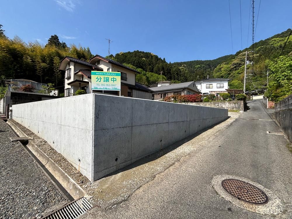 Land for Sale in Iwakuni, Yamaguchi - 268 sqm Corner Lot - Thumbnail 2