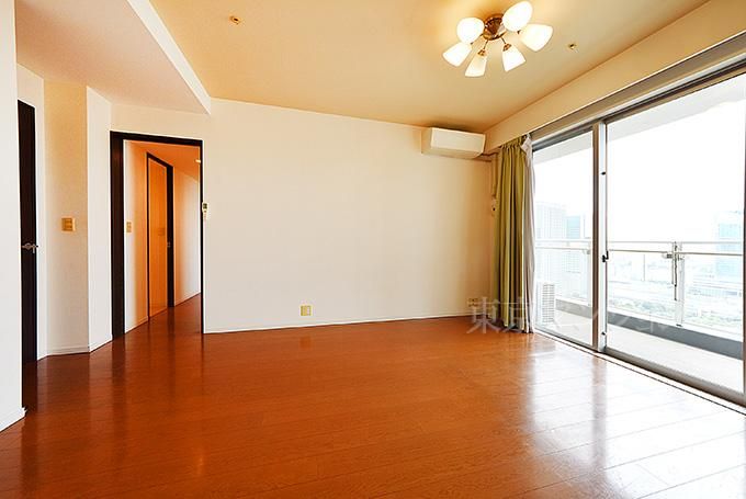 2LDK Apartment for Sale on 29th Floor in Minato, Tokyo - Thumbnail 4