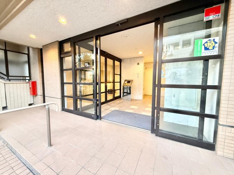 Renovated 2LDK Apartment in Yokohama Naka Ward 64.89m² - Thumbnail 2