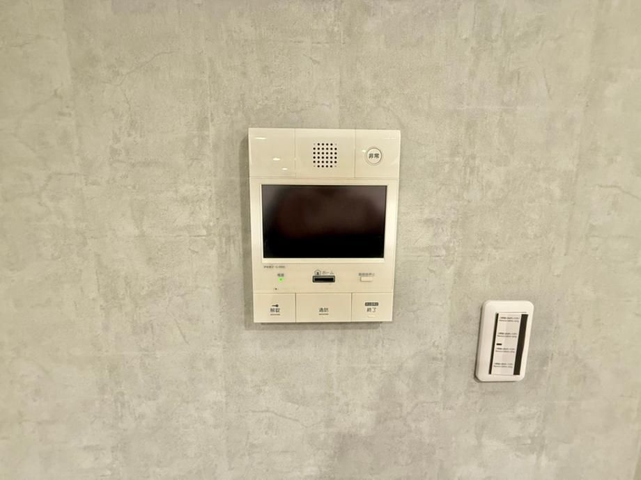 Renovated 2LDK Apartment in Yokohama Naka Ward 64.89m² - Thumbnail 3