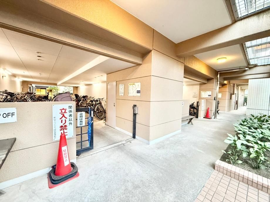 Renovated 2LDK Apartment in Yokohama Naka Ward 64.89m² - Thumbnail 4