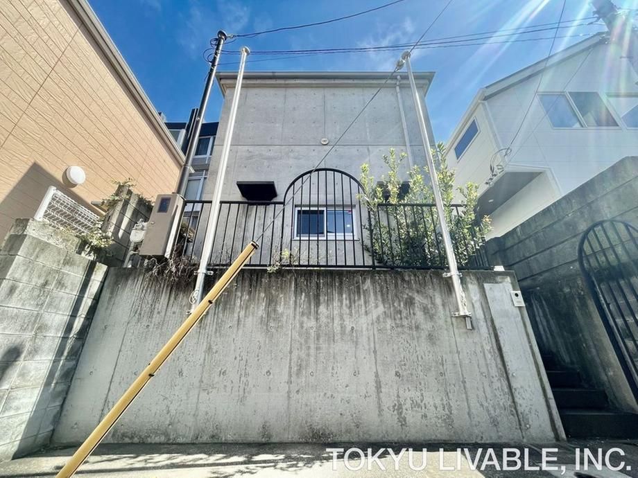 1LDK Detached House in Shibuya, Tokyo - 120m2 - Thumbnail 2