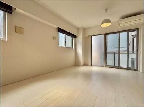 2LDK Apartment for Sale in Minami Aoyama, Minato-ku, Tokyo - Thumbnail 4