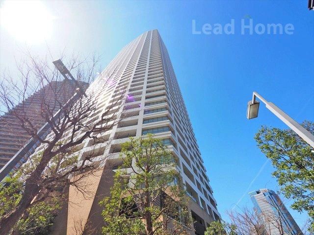 2LDK Apartment for Sale in Nishi-Shinjuku, Tokyo - 96m2 - Thumbnail 2