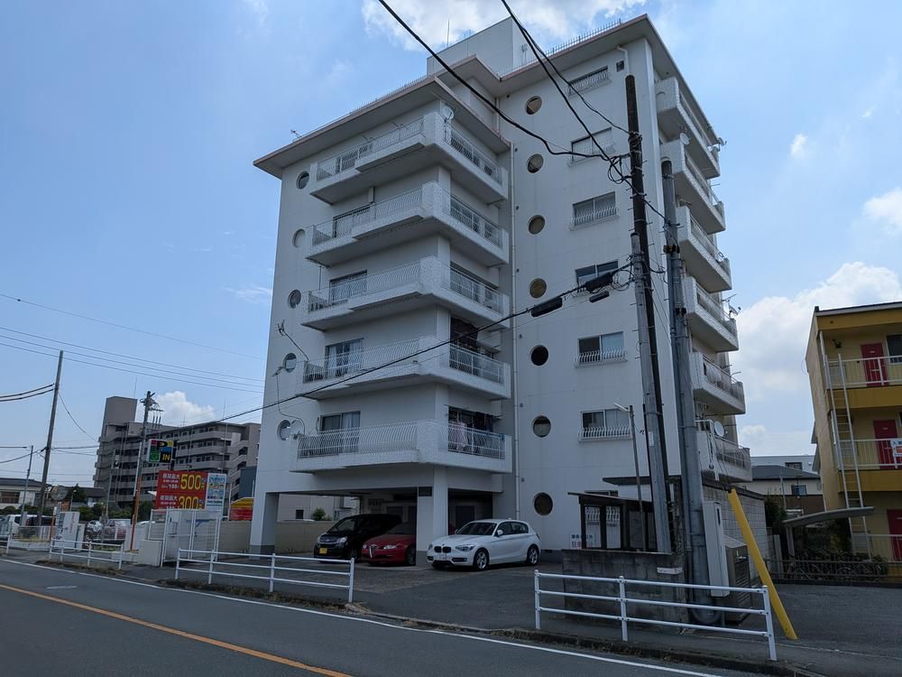 Château Jiyugaoka 2LDK Apartment for Sale in Mito, Ibaraki - Thumbnail 2