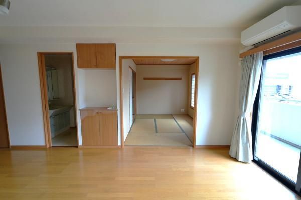 South-Facing 3LDK Apartment in Mito, Ibaraki - 74.64m2 - Thumbnail 2