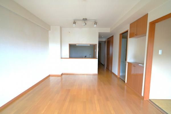 South-Facing 3LDK Apartment in Mito, Ibaraki - 74.64m2 - Thumbnail 3