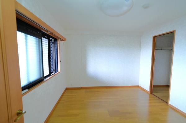 South-Facing 3LDK Apartment in Mito, Ibaraki - 74.64m2 - Thumbnail 4