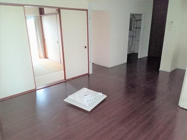 2DK Apartment for Sale in Miyazaki City, 49m2 - Thumbnail 3
