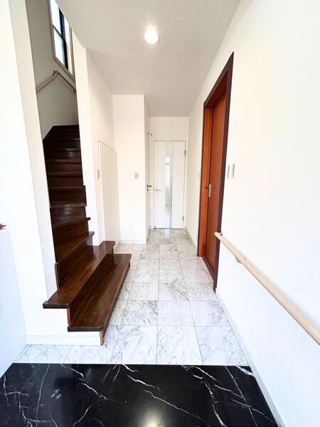 2LDK Detached House for Sale in Machida, Tokyo - 90.5m² - Thumbnail 3