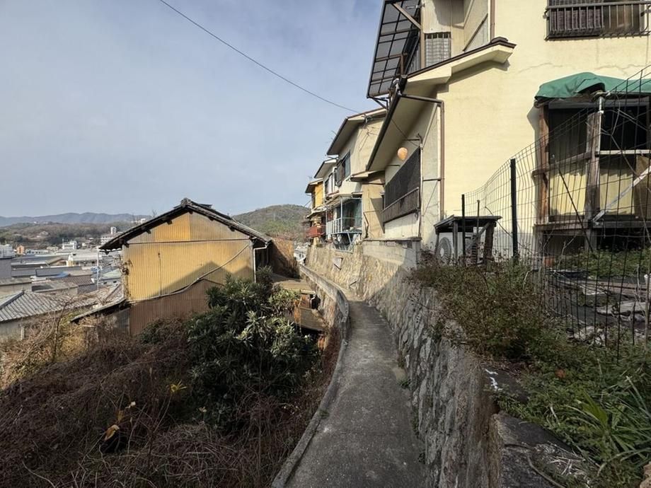 Resale 2LDK House in Onomichi, Hiroshima with Large Land - Thumbnail 2