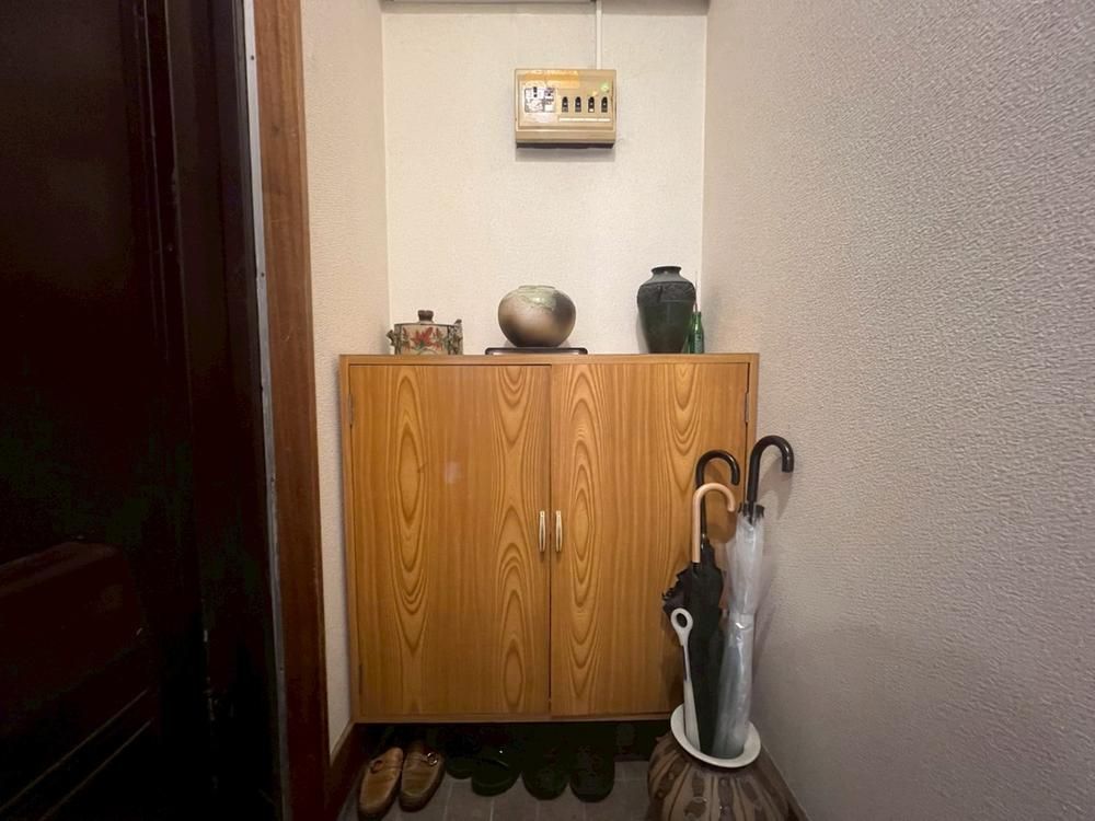 2LDK Top-Floor Apartment for Sale Near Kencho-mae Station, Naha - Thumbnail 3