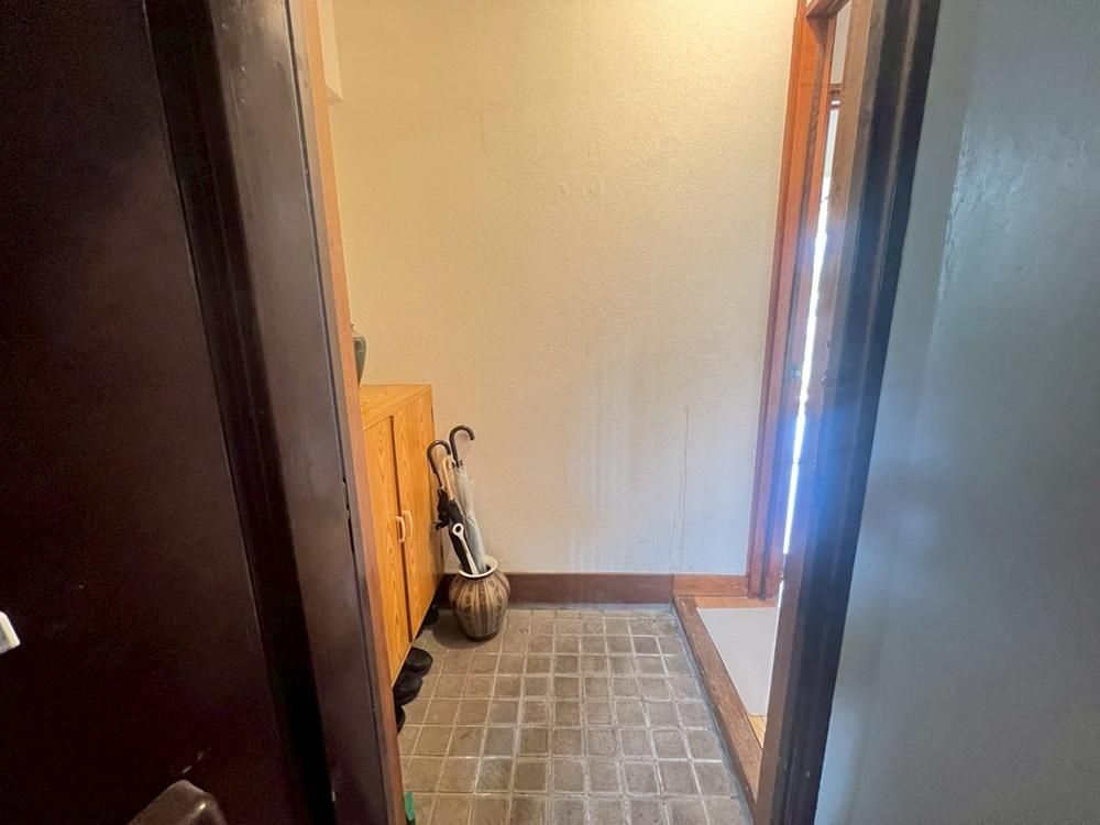 2LDK Top-Floor Apartment for Sale Near Kencho-mae Station, Naha - Thumbnail 4