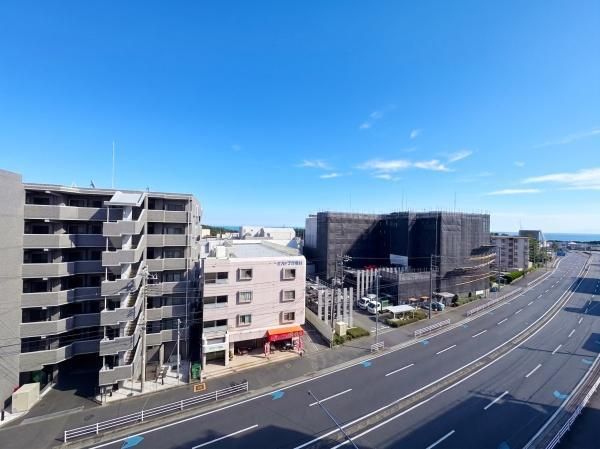 3LDK Apartment for Sale in Chigasaki with Ocean View - Thumbnail 2