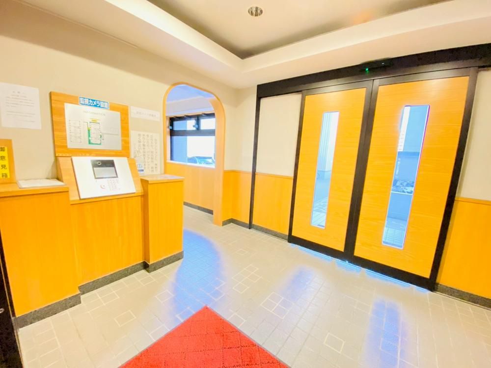 Renovated 4LDK Apartment Near Kita-12-Jo Station, Sapporo - Thumbnail 3