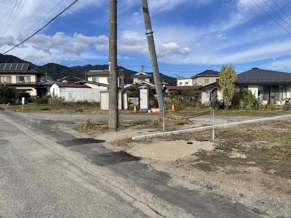 230m2 Land Plot for Sale in Iida, Nagano - Supermarket Front - Thumbnail 4