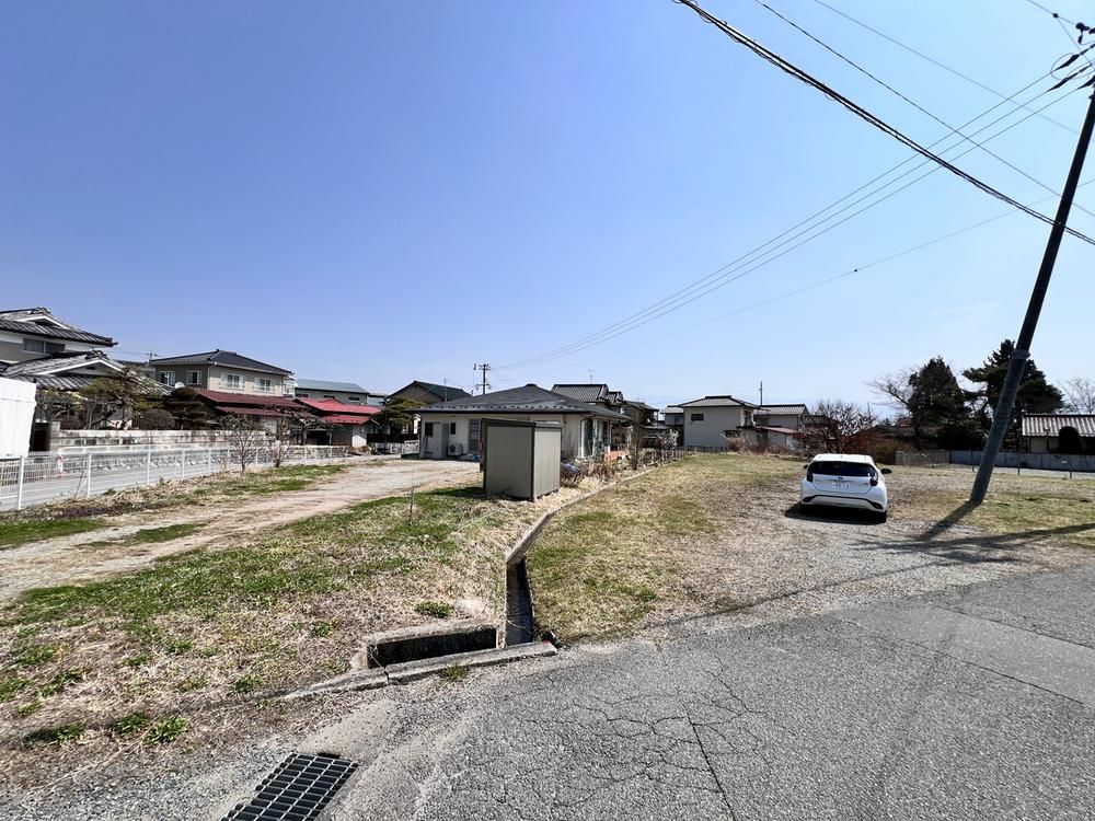 230m2 Land Plot for Sale in Iida, Nagano - Supermarket Front - Thumbnail 2