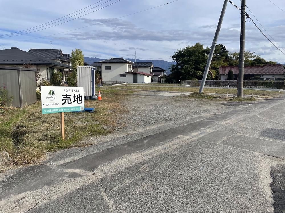 230m2 Land Plot for Sale in Iida, Nagano - Supermarket Front - Thumbnail 3
