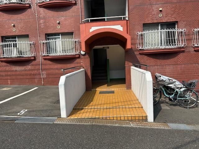 Sunlife Izumigaoka 4DK Apartment in Moji, Kitakyushu - Thumbnail 2