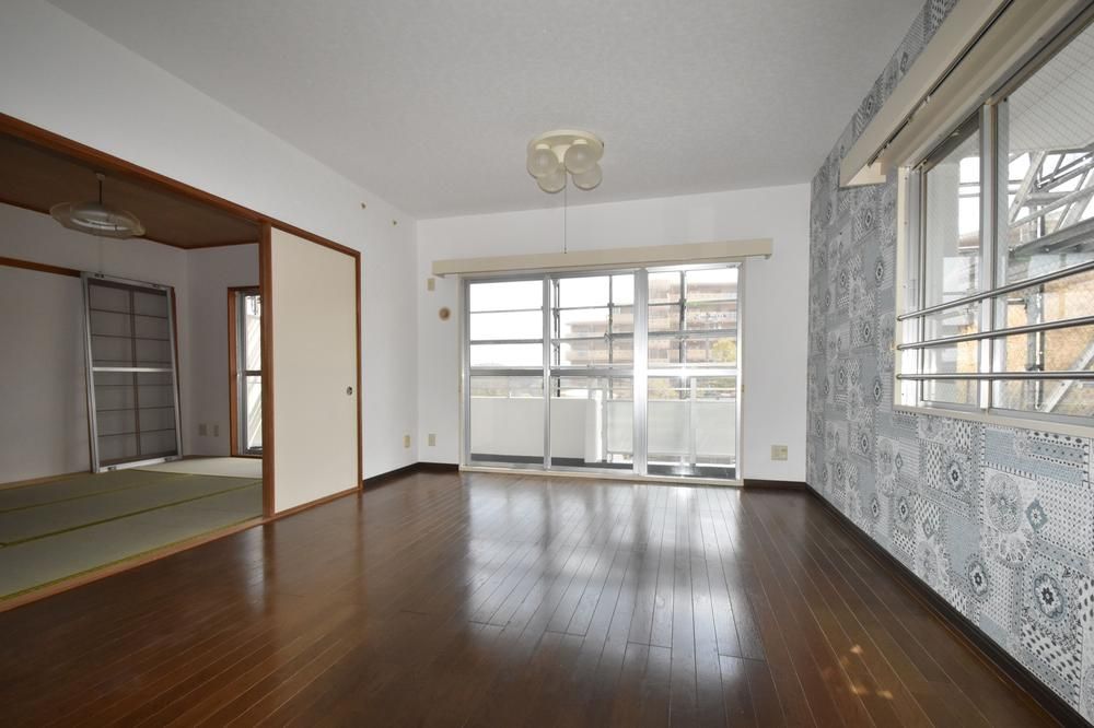 3LDK Apartment for Sale in Atsugi, Kanagawa - 78.42m2 - Thumbnail 3