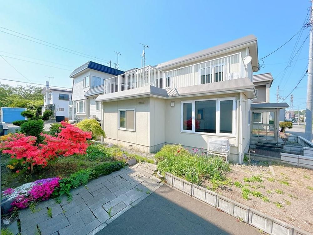 4LDK House for Sale in Teine-ku, Sapporo Near Inaho Station - Thumbnail 2