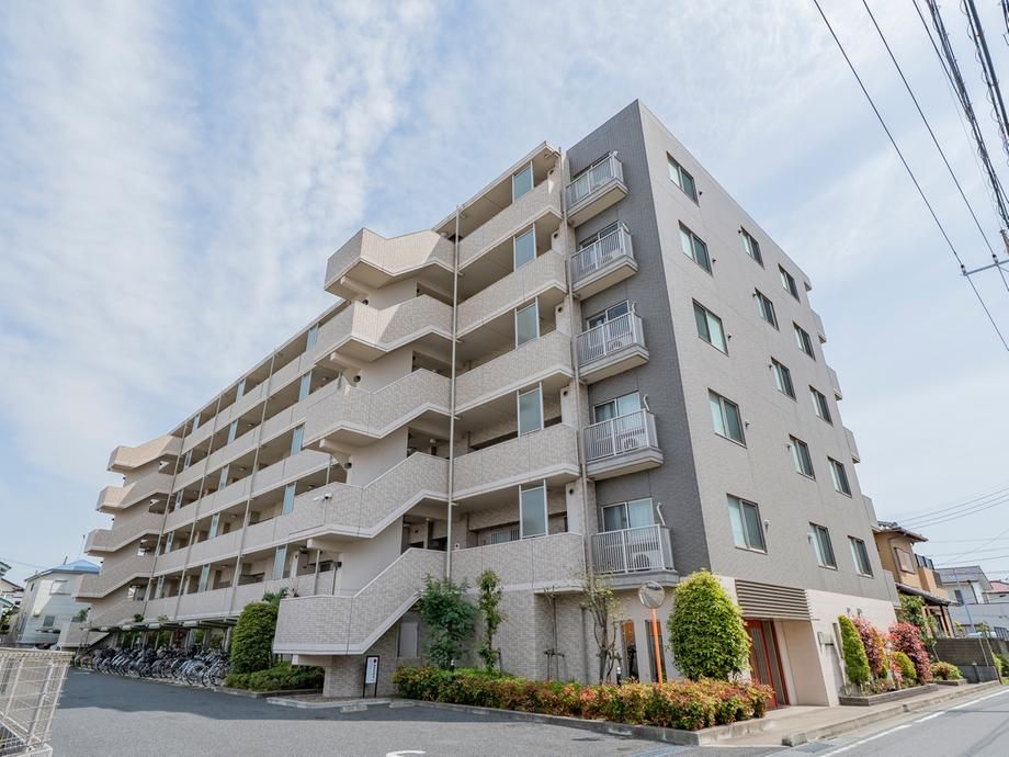 4LDK+S Corner Apartment in Funabashi, Chiba - 121m2 - Thumbnail 2