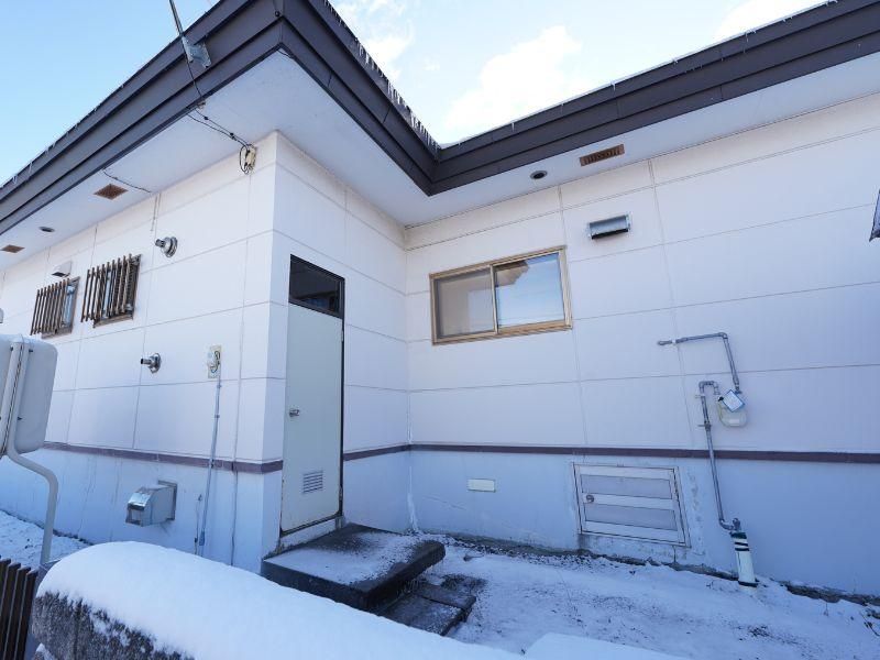 5LDK+S Detached House on Corner Lot in Tomakomai, Hokkaido - Thumbnail 2