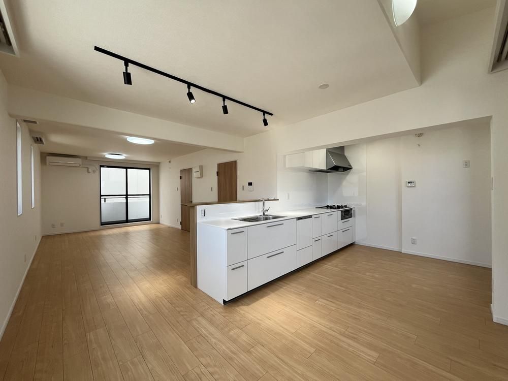 Renovated 4-Storey House in Nakano, Tokyo - Thumbnail 4