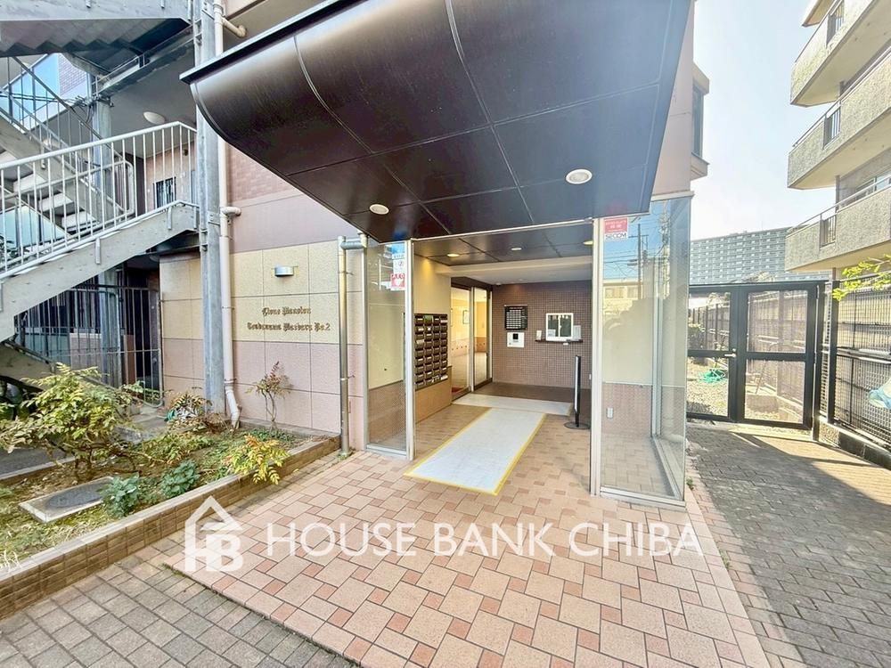 3LDK Corner Apartment for Sale in Funabashi, Chiba - Thumbnail 2