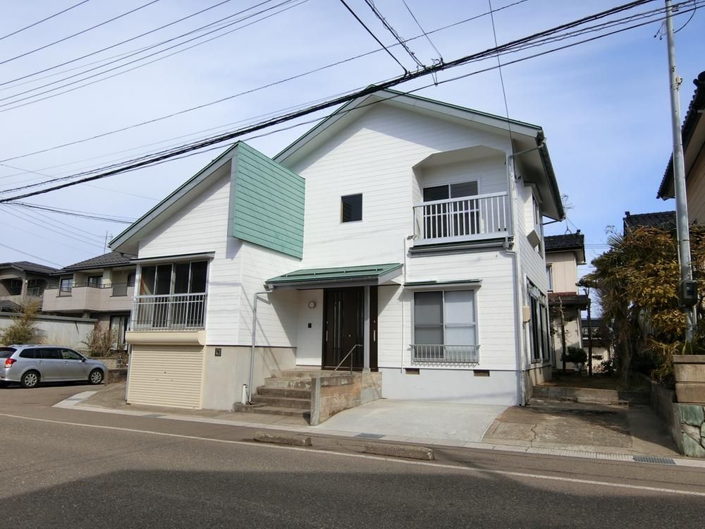 Renovated 5LDK House on Corner Lot in Joetsu, Niigata - Thumbnail 2