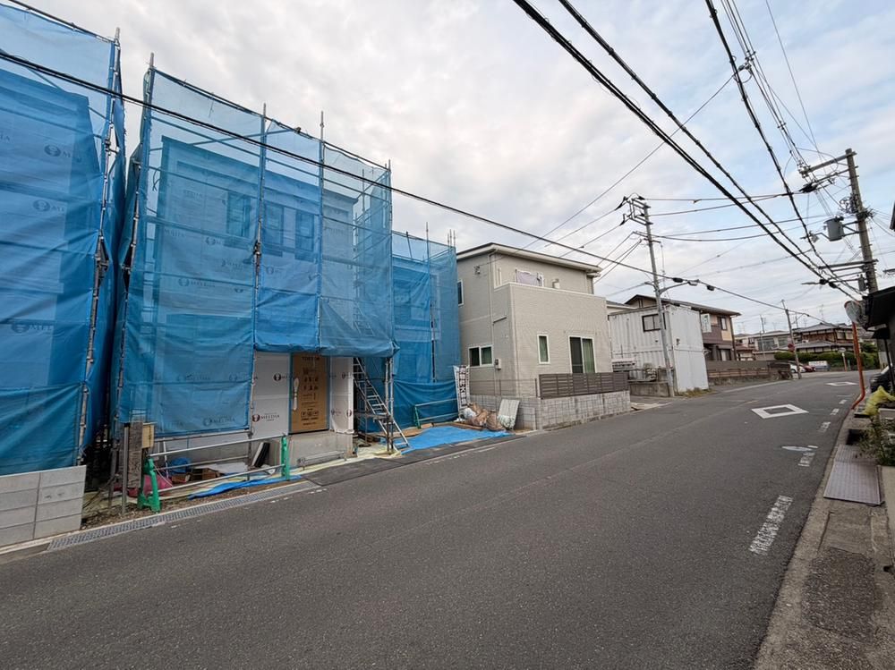 Modern 3LDK+S House for Sale in Hirakata, Osaka - Thumbnail 2