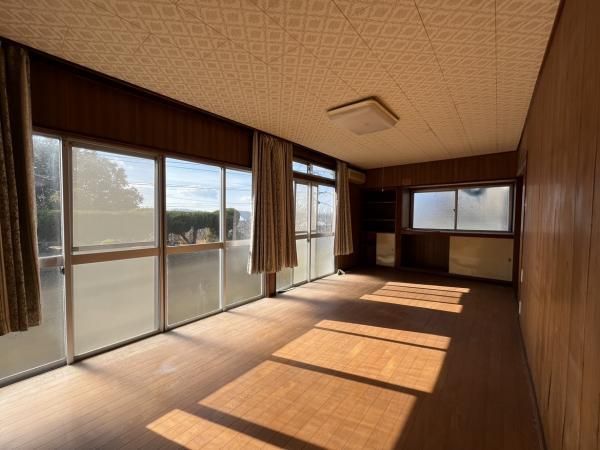 5DK House for Sale in Kurokami-cho, Sasebo, Nagasaki - 3 Million Yen - Thumbnail 3