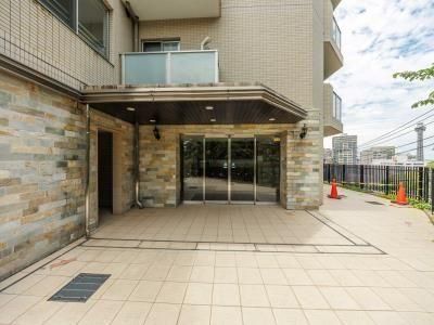 4LDK Apartment for Sale in Yamate-cho, Yokohama with Harbor View - Thumbnail 3