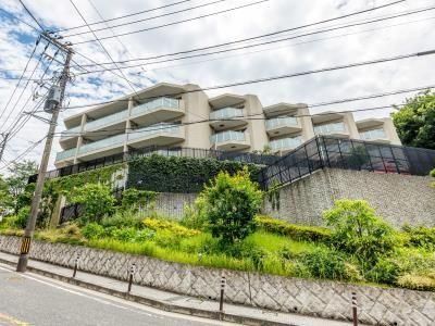 4LDK Apartment for Sale in Yamate-cho, Yokohama with Harbor View - Thumbnail 2